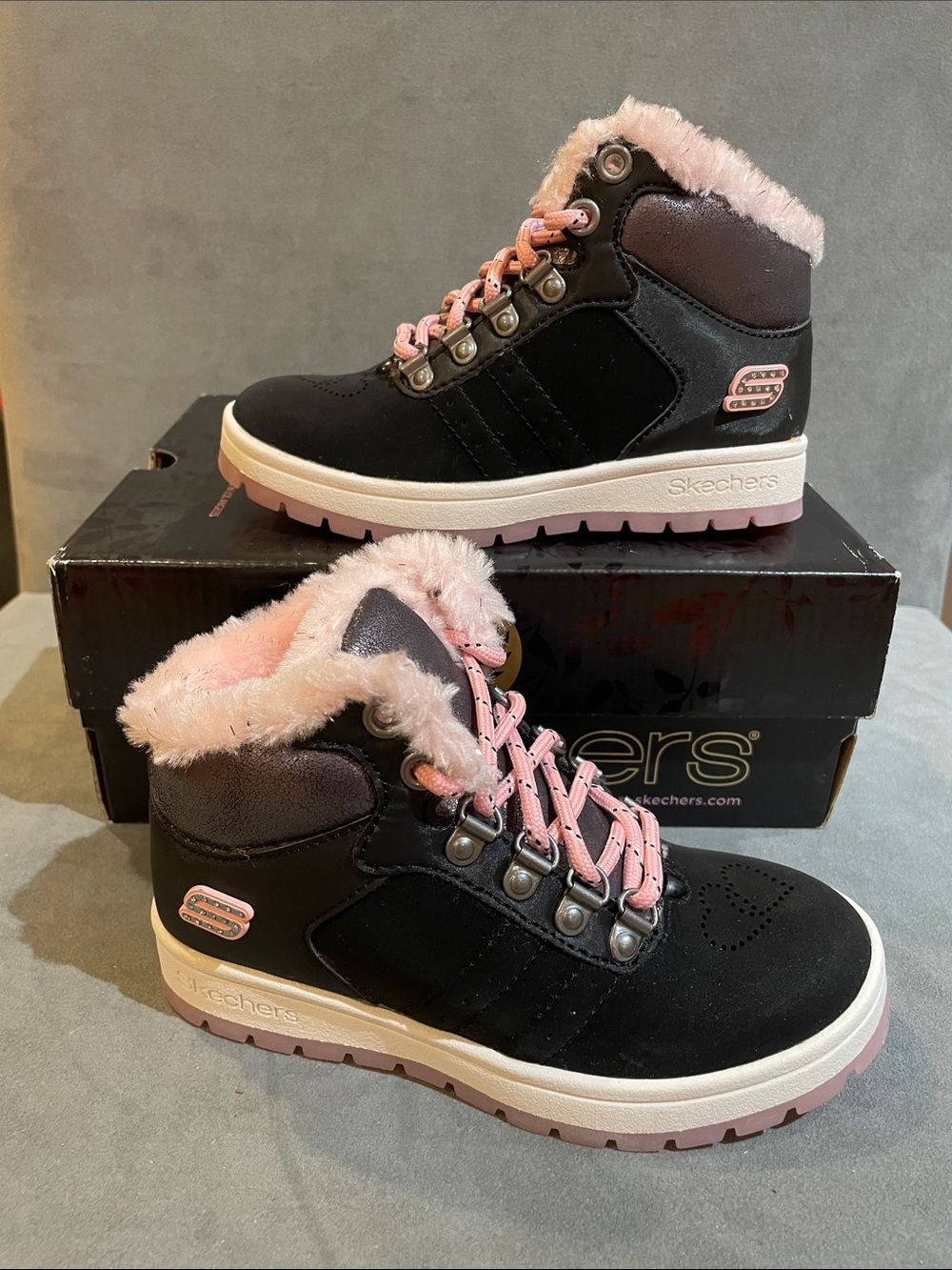 NEW Skechers Girls 11 Black Pink Suede Lace Up Boots Faux Fur Lined